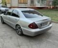 Серый Мерседес Е-Класс, объемом двигателя 2.1 л и пробегом 350 тыс. км за 3800 $, фото 3 на Automoto.ua