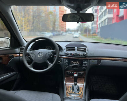Серый Мерседес Е-Класс, объемом двигателя 2.15 л и пробегом 320 тыс. км за 4999 $, фото 32 на Automoto.ua