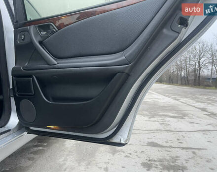 Серый Мерседес Е-Класс, объемом двигателя 3.23 л и пробегом 490 тыс. км за 4400 $, фото 16 на Automoto.ua