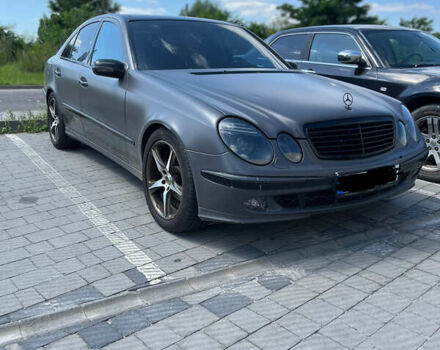 Серый Мерседес Е-Класс, объемом двигателя 1.8 л и пробегом 400 тыс. км за 6300 $, фото 1 на Automoto.ua