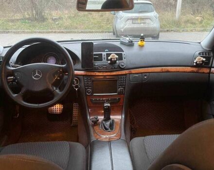 Серый Мерседес Е-Класс, объемом двигателя 2.1 л и пробегом 330 тыс. км за 6200 $, фото 2 на Automoto.ua