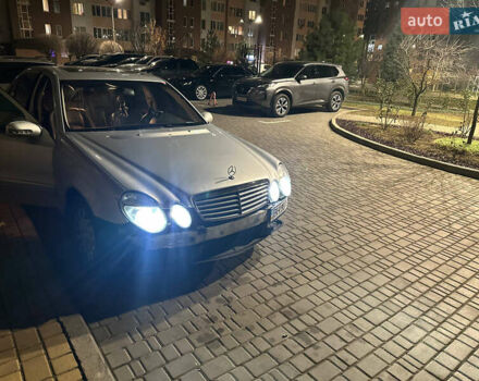 Сірий Мерседес Е-Клас, об'ємом двигуна 2.6 л та пробігом 300 тис. км за 5500 $, фото 1 на Automoto.ua