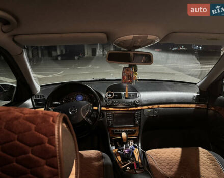 Серый Мерседес Е-Класс, объемом двигателя 2.2 л и пробегом 340 тыс. км за 6300 $, фото 9 на Automoto.ua