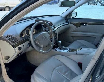 Сірий Мерседес Е-Клас, об'ємом двигуна 5 л та пробігом 220 тис. км за 8800 $, фото 18 на Automoto.ua