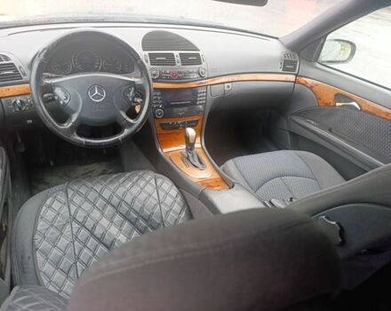 Сірий Мерседес Е-Клас, об'ємом двигуна 2.7 л та пробігом 350 тис. км за 5800 $, фото 5 на Automoto.ua