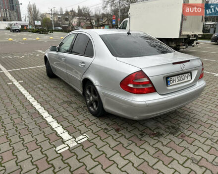 Серый Мерседес Е-Класс, объемом двигателя 2.4 л и пробегом 400 тыс. км за 4800 $, фото 4 на Automoto.ua