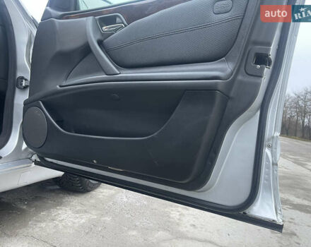 Серый Мерседес Е-Класс, объемом двигателя 3.23 л и пробегом 490 тыс. км за 4400 $, фото 15 на Automoto.ua