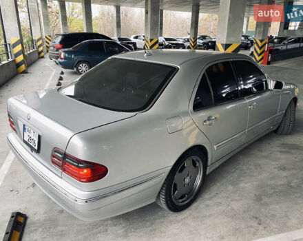 Серый Мерседес Е-Класс, объемом двигателя 3.2 л и пробегом 490 тыс. км за 4099 $, фото 2 на Automoto.ua