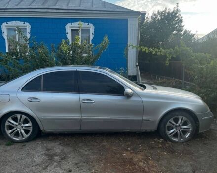 Серый Мерседес Е-Класс, объемом двигателя 3.2 л и пробегом 300 тыс. км за 2600 $, фото 1 на Automoto.ua