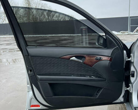 Серый Мерседес Е-Класс, объемом двигателя 2.2 л и пробегом 352 тыс. км за 5200 $, фото 14 на Automoto.ua