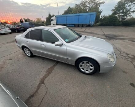 Мерседес Е-Клас 2002 у Черкасах на Automoto.ua Сірий Мерседес Е-Клас, об'ємом двигуна 2.7 л та пробігом 310 тис. км за 6700 $, фото 1 на Automoto.ua