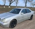 Серый Мерседес Е-Класс, объемом двигателя 2.8 л и пробегом 363 тыс. км за 3600 $, фото 1 на Automoto.ua