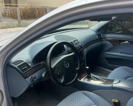 Серый Мерседес Е-Класс, объемом двигателя 2.2 л и пробегом 420 тыс. км за 3150 $, фото 8 на Automoto.ua