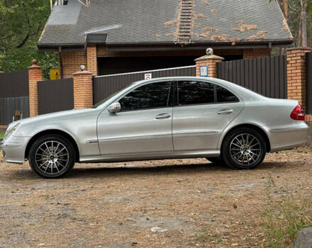 Серый Мерседес Е-Класс, объемом двигателя 3.2 л и пробегом 370 тыс. км за 7200 $, фото 1 на Automoto.ua