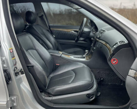 Сірий Мерседес Е-Клас, об'ємом двигуна 2.2 л та пробігом 265 тис. км за 5900 $, фото 41 на Automoto.ua