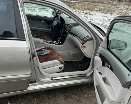 Серый Мерседес Е-Класс, объемом двигателя 2.2 л и пробегом 242 тыс. км за 5300 $, фото 10 на Automoto.ua