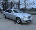 Серый Мерседес Е-Класс, объемом двигателя 2.1 л и пробегом 300 тыс. км за 3600 $, фото 1 на Automoto.ua