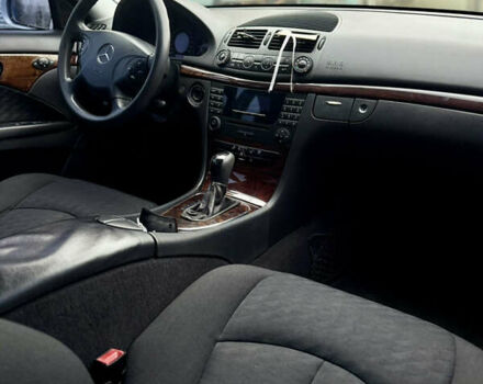 Серый Мерседес Е-Класс, объемом двигателя 2.2 л и пробегом 402 тыс. км за 5450 $, фото 7 на Automoto.ua