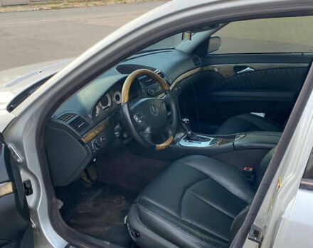 Серый Мерседес Е-Класс, объемом двигателя 3.2 л и пробегом 350 тыс. км за 6500 $, фото 9 на Automoto.ua