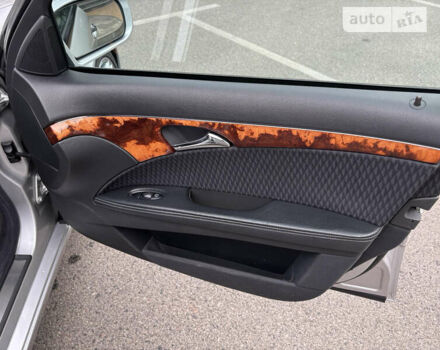 Сірий Мерседес Е-Клас, об'ємом двигуна 2.2 л та пробігом 361 тис. км за 7000 $, фото 17 на Automoto.ua