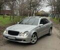 Серый Мерседес Е-Класс, объемом двигателя 3.2 л и пробегом 350 тыс. км за 5999 $, фото 1 на Automoto.ua