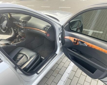 Серый Мерседес Е-Класс, объемом двигателя 2.7 л и пробегом 200 тыс. км за 8000 $, фото 2 на Automoto.ua