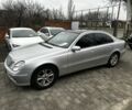 Серый Мерседес Е-Класс, объемом двигателя 3.2 л и пробегом 350 тыс. км за 7500 $, фото 1 на Automoto.ua