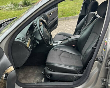 Серый Мерседес Е-Класс, объемом двигателя 3.2 л и пробегом 378 тыс. км за 6300 $, фото 5 на Automoto.ua