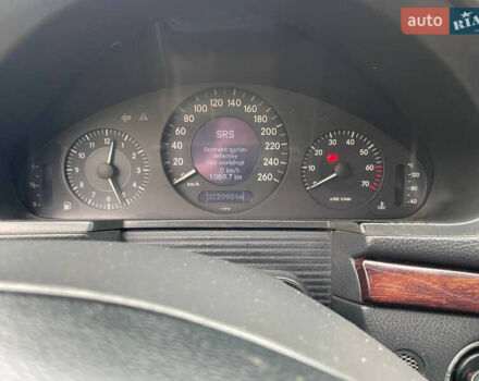 Серый Мерседес Е-Класс, объемом двигателя 2.6 л и пробегом 322 тыс. км за 4700 $, фото 8 на Automoto.ua