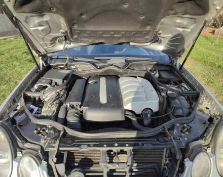 Серый Мерседес Е-Класс, объемом двигателя 2.1 л и пробегом 420 тыс. км за 5600 $, фото 6 на Automoto.ua