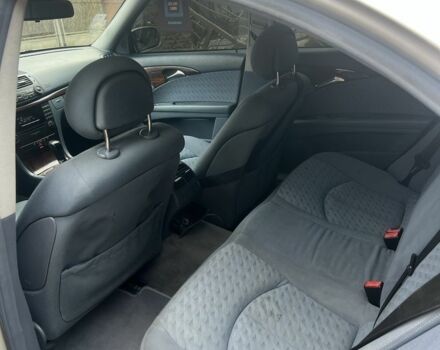 Серый Мерседес Е-Класс, объемом двигателя 2.2 л и пробегом 420 тыс. км за 3150 $, фото 9 на Automoto.ua