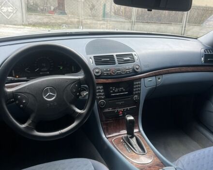 Серый Мерседес Е-Класс, объемом двигателя 2.2 л и пробегом 420 тыс. км за 3150 $, фото 6 на Automoto.ua