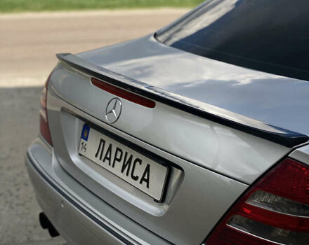 Мерседес Е-Класс 2003 в Львове на Automoto.ua Серый Мерседес Е-Класс, объемом двигателя 4 л и пробегом 330 тыс. км за 9500 $, фото 4 на Automoto.ua