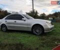 Мерседес Е-Класс 2003 в Лохвице на Automoto.ua Серый Мерседес Е-Класс, объемом двигателя 2 л и пробегом 336 тыс. км за 7000 $, фото 2 на Automoto.ua