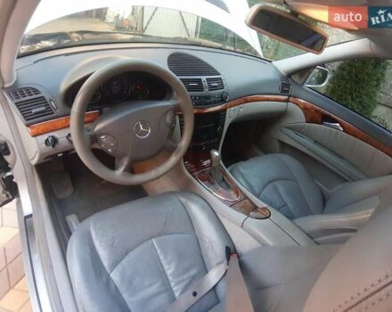 Мерседес Е-Класс 2003 в Сваляве на Automoto.ua Серый Мерседес Е-Класс, объемом двигателя 2.6 л и пробегом 249 тыс. км за 5700 $, фото 2 на Automoto.ua