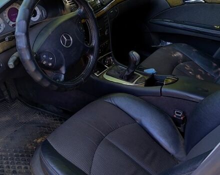 Серый Мерседес Е-Класс, объемом двигателя 2.1 л и пробегом 120 тыс. км за 6500 $, фото 3 на Automoto.ua