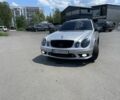 Серый Мерседес Е-Класс, объемом двигателя 5 л и пробегом 274 тыс. км за 7800 $, фото 1 на Automoto.ua