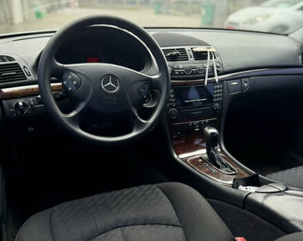 Серый Мерседес Е-Класс, объемом двигателя 2.2 л и пробегом 402 тыс. км за 5450 $, фото 6 на Automoto.ua