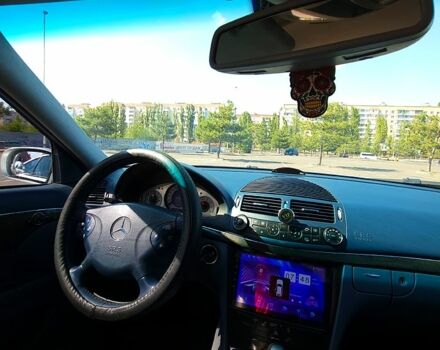 Мерседес Е-Класс 2003 в Николаеве на Automoto.ua Серый Мерседес Е-Класс, объемом двигателя 3.2 л и пробегом 272 тыс. км за 5999 $, фото 5 на Automoto.ua
