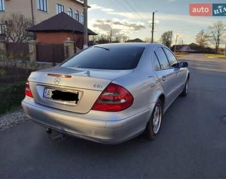 Серый Мерседес Е-Класс, объемом двигателя 2.2 л и пробегом 412 тыс. км за 5500 $, фото 7 на Automoto.ua