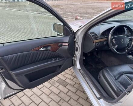 Серый Мерседес Е-Класс, объемом двигателя 2.1 л и пробегом 473 тыс. км за 5750 $, фото 22 на Automoto.ua