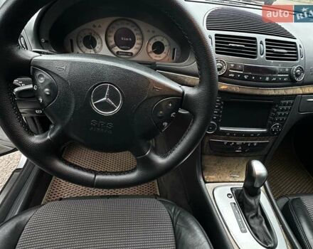 Серый Мерседес Е-Класс, объемом двигателя 3.2 л и пробегом 480 тыс. км за 7700 $, фото 8 на Automoto.ua