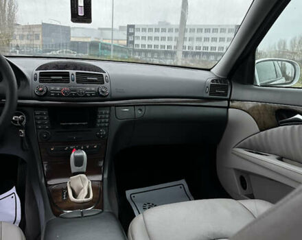 Сірий Мерседес Е-Клас, об'ємом двигуна 2.15 л та пробігом 200 тис. км за 5100 $, фото 12 на Automoto.ua