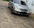 Серый Мерседес Е-Класс, объемом двигателя 3.2 л и пробегом 321 тыс. км за 3600 $, фото 1 на Automoto.ua