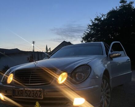 Серый Мерседес Е-Класс, объемом двигателя 2.2 л и пробегом 400 тыс. км за 3500 $, фото 1 на Automoto.ua