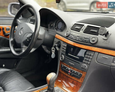 Сірий Мерседес Е-Клас, об'ємом двигуна 3.2 л та пробігом 314 тис. км за 5900 $, фото 28 на Automoto.ua