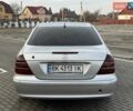 Серый Мерседес Е-Класс, объемом двигателя 2.1 л и пробегом 473 тыс. км за 5750 $, фото 11 на Automoto.ua
