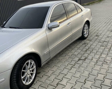 Серый Мерседес Е-Класс, объемом двигателя 2.2 л и пробегом 323 тыс. км за 6700 $, фото 2 на Automoto.ua