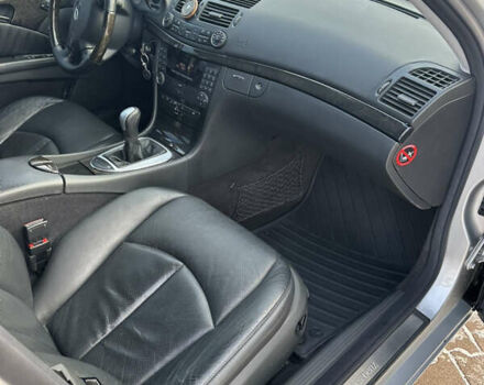 Серый Мерседес Е-Класс, объемом двигателя 1.8 л и пробегом 130 тыс. км за 8900 $, фото 6 на Automoto.ua