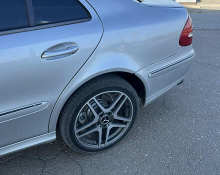 Серый Мерседес Е-Класс, объемом двигателя 3.2 л и пробегом 300 тыс. км за 6500 $, фото 3 на Automoto.ua